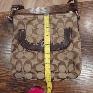 COACH Signature Jacquard PARK Swingpack Crossbody Purse Bag 49148 Tan Brown logo